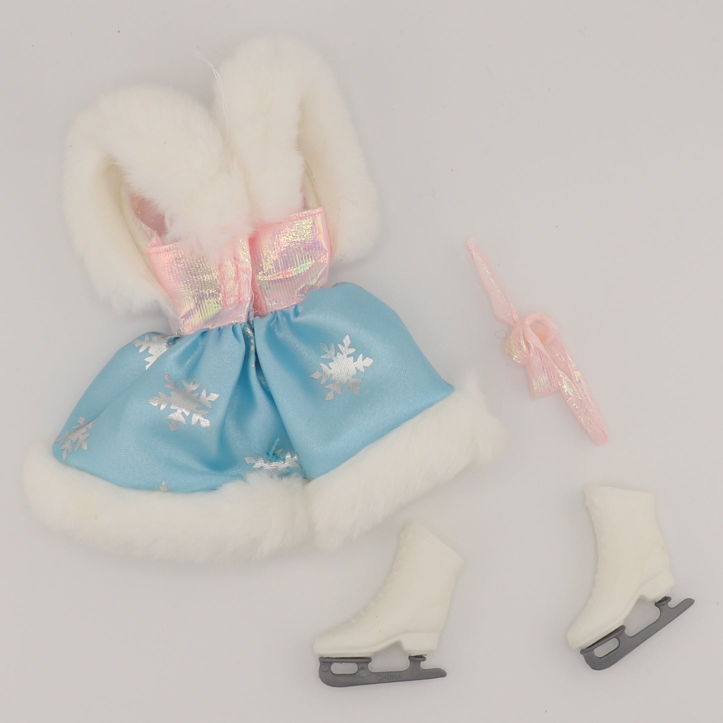 Skating Star Barbie Outfit with Skates (1995)